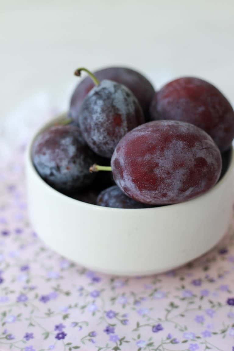 A bowl of fresh plums