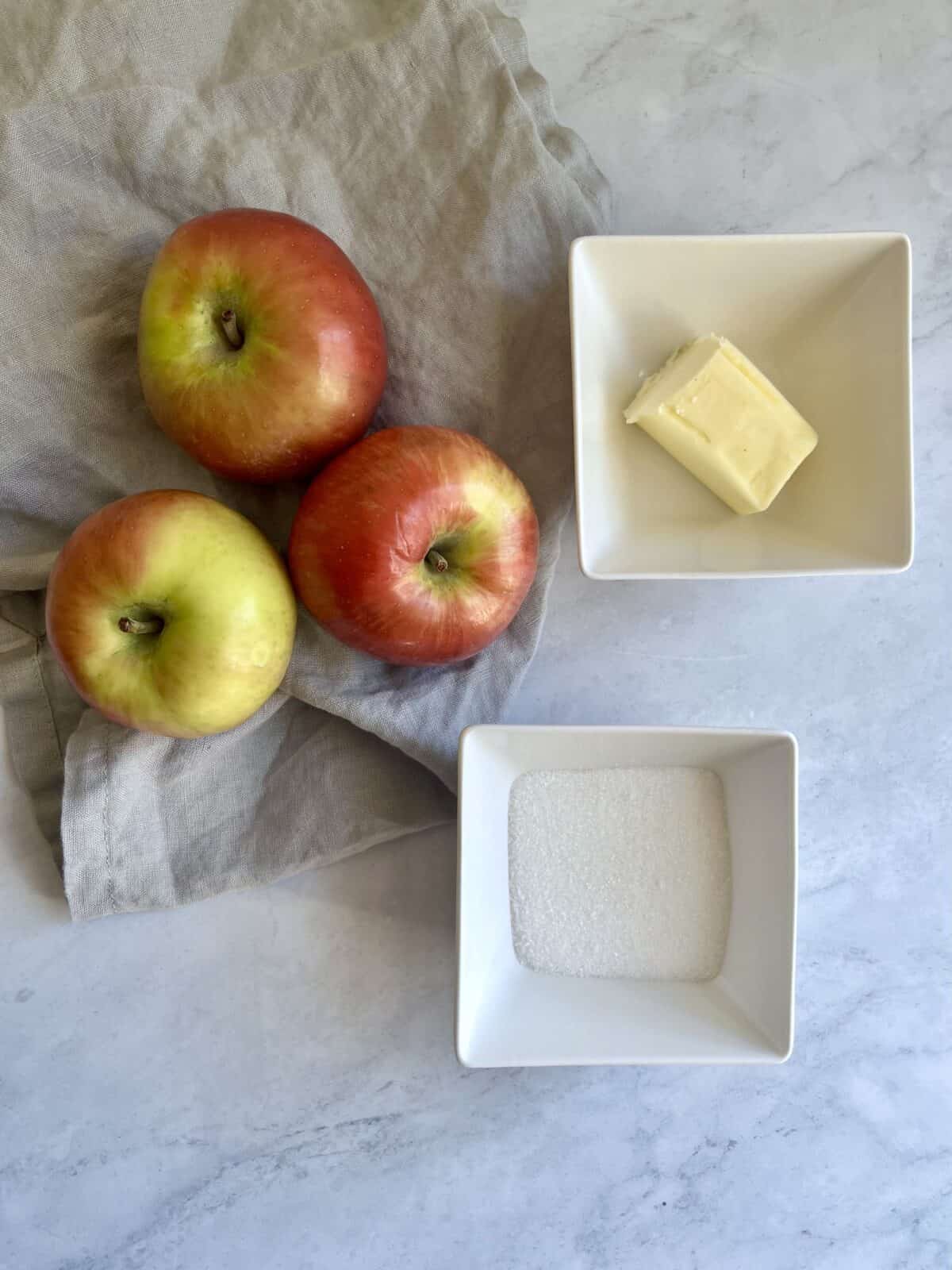 Ingredients for apple compote filling